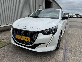 Voiture accidenté Peugeot 208 1.2 PureTech Allure 2022/9