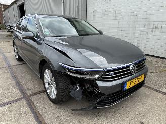 Vaurioauto  passenger cars Volkswagen Passat 1.4 TSI GTE Highline 2016/6