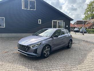 Schadeauto Hyundai I-20 AUTOMAAT PREMIUM SPORT BOSE NAVI CLIMA CAMERA LED B.J 12-2024 2024/12