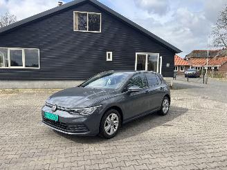Voiture accidenté Volkswagen  8 TSI 110 PK NAVI CLIMA VIRT DASH PDC CRUISE B.J 10-2020 2020/10