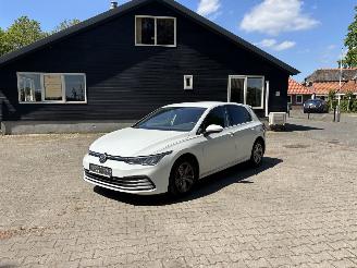 Voiture accidenté Volkswagen Golf 8 TSI 110 PK VIRTUEEL DASH CLIMA LED PDC B.J 2021 2021/1