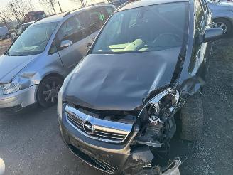 Damaged car Opel Zafira  2010/10