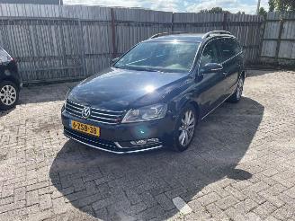 Vaurioauto  passenger cars Volkswagen Passat  2011/1