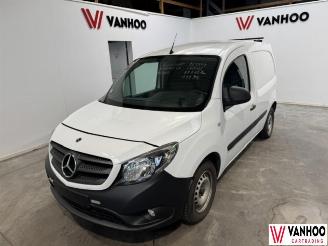 krockskadad bil auto Mercedes Citan  2022/3