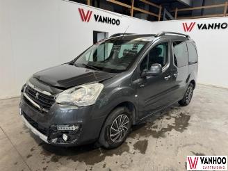 krockskadad bil auto Peugeot Partner  2018/8