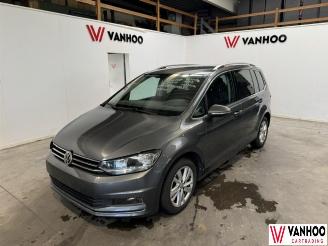 krockskadad bil auto Volkswagen Touran  2020/6