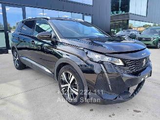 damaged passenger cars Peugeot 5008 GT 2023/2