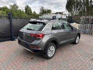 Schadeauto Volkswagen T-Roc  2023/8