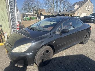 Unfallwagen Peugeot 307 307 CC 2.0-16V KOPPELING KAPOT BOUWJAAR 2005  899 EURO VAST 2005/6