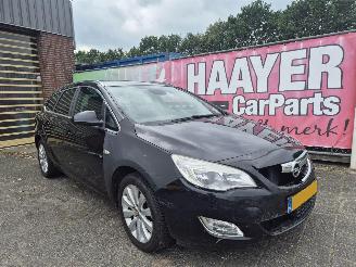 Vaurioauto  passenger cars Opel Astra 1.4 cosmo sports tourer 2011/6