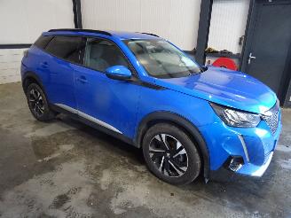 Salvage car Peugeot 2008 1.2 THP 2021/1