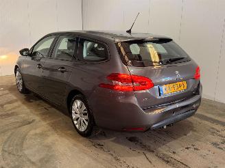 uszkodzony samochody osobowe Peugeot 308 1.2 12V e-THP PureTech 110 Combi/o 4Dr Benzine 1.199cc 81kW (110pk) FWD 2016/12