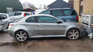 Coche siniestrado Alfa Romeo GT 2.0 2004/10
