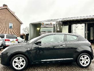 Vaurioauto  passenger cars Alfa Romeo MiTo 1.4i 79pk 6-bak Distinctive - airco - elektr ramen + spiegels - lmv - radio - boekjes + sleutels compl 2009/11