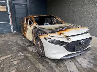 Salvage car Mazda 3 2.0 Benzine Hybride 2020/1