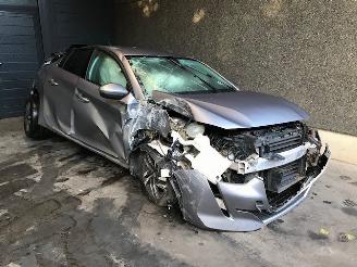 Uttjänta bilar auto Peugeot 208 II (UB/UH/UP) Hatchback 5-drs 2021 1.2 Vti 12V PureTech 100 Hatchback 4Dr Benzine 1.199cc 74kW (101pk) FWD 2021/1